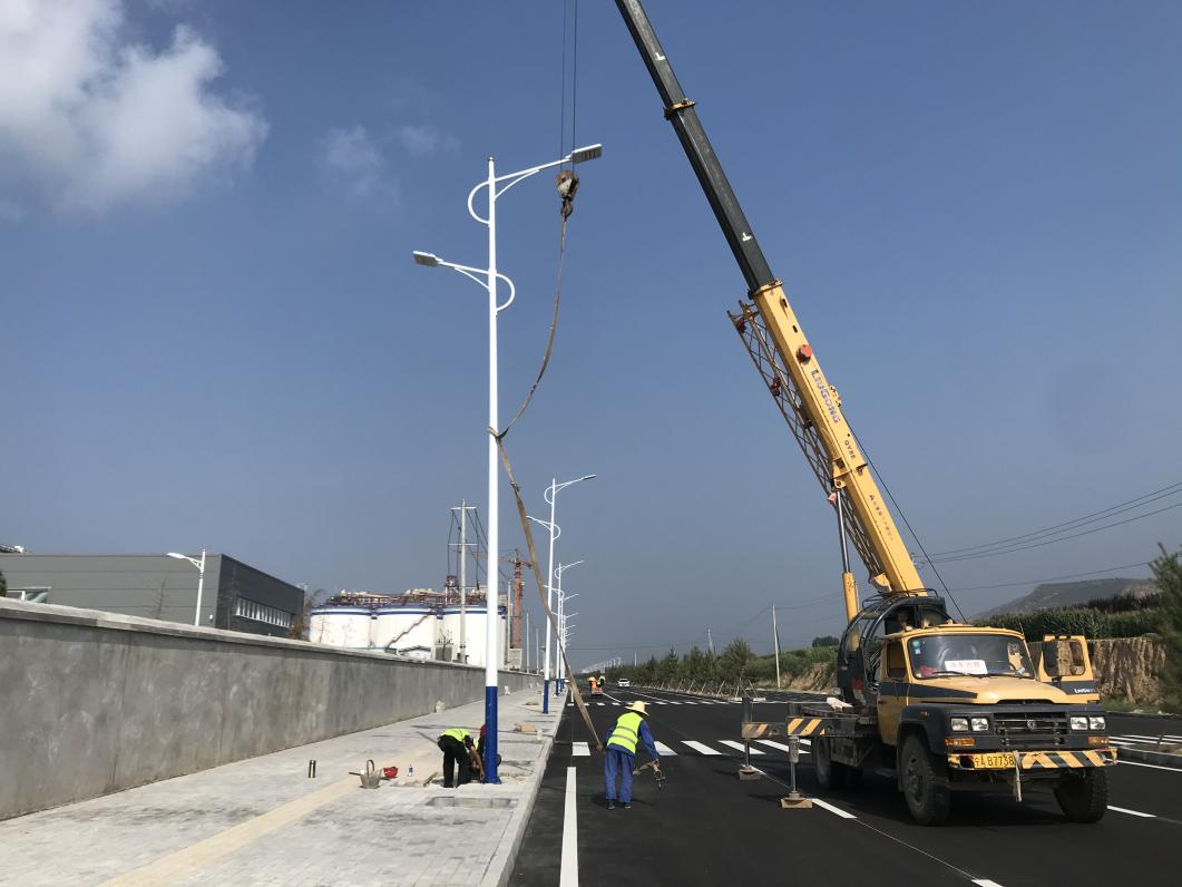 市产投集团宜浩园林公司全力推进路灯项目建设(图1) 市产投集团宜浩园林公司全力推进路灯项目建设(图1)